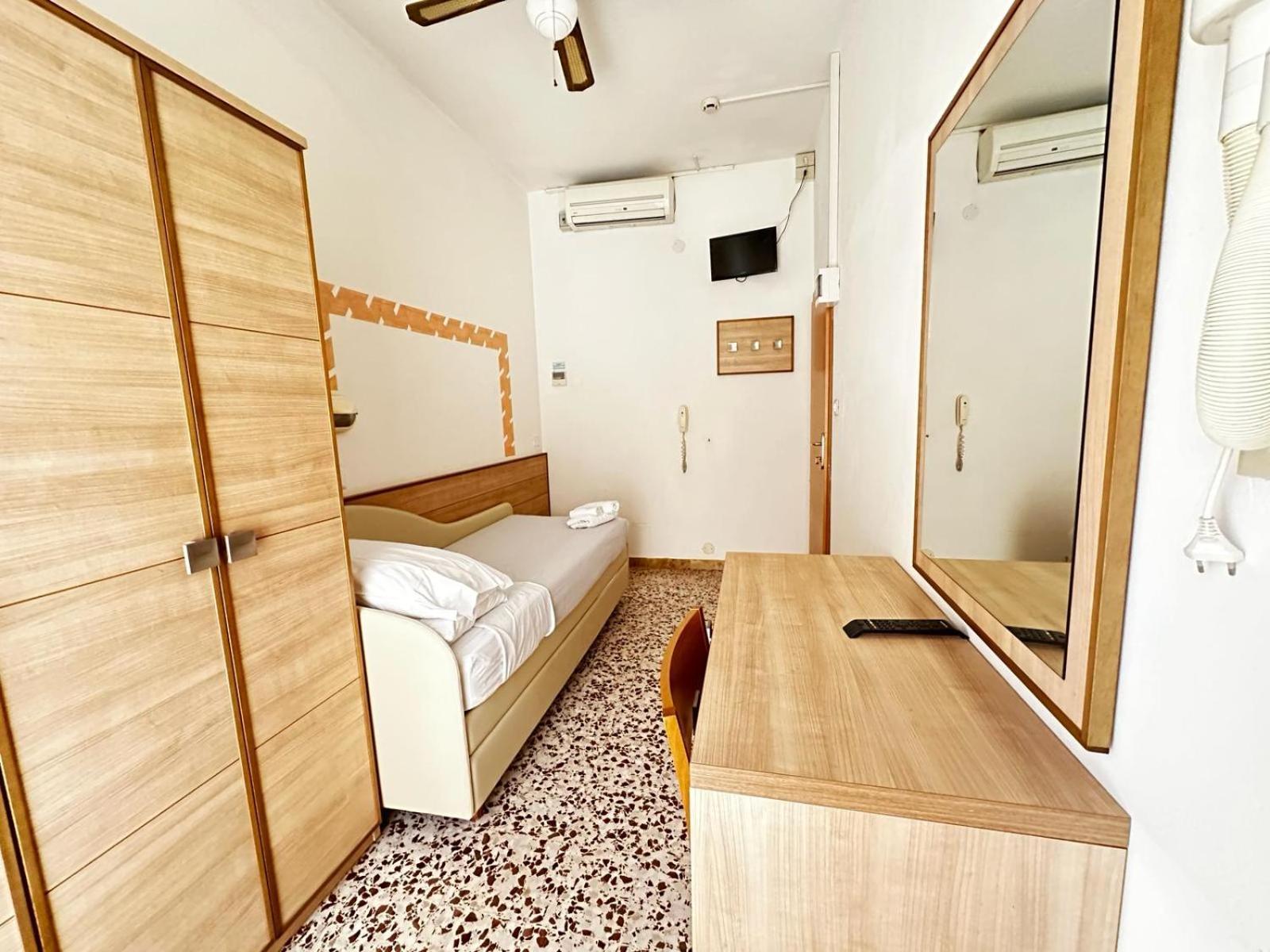 Hotel Ravello Adults Only Римини Экстерьер фото